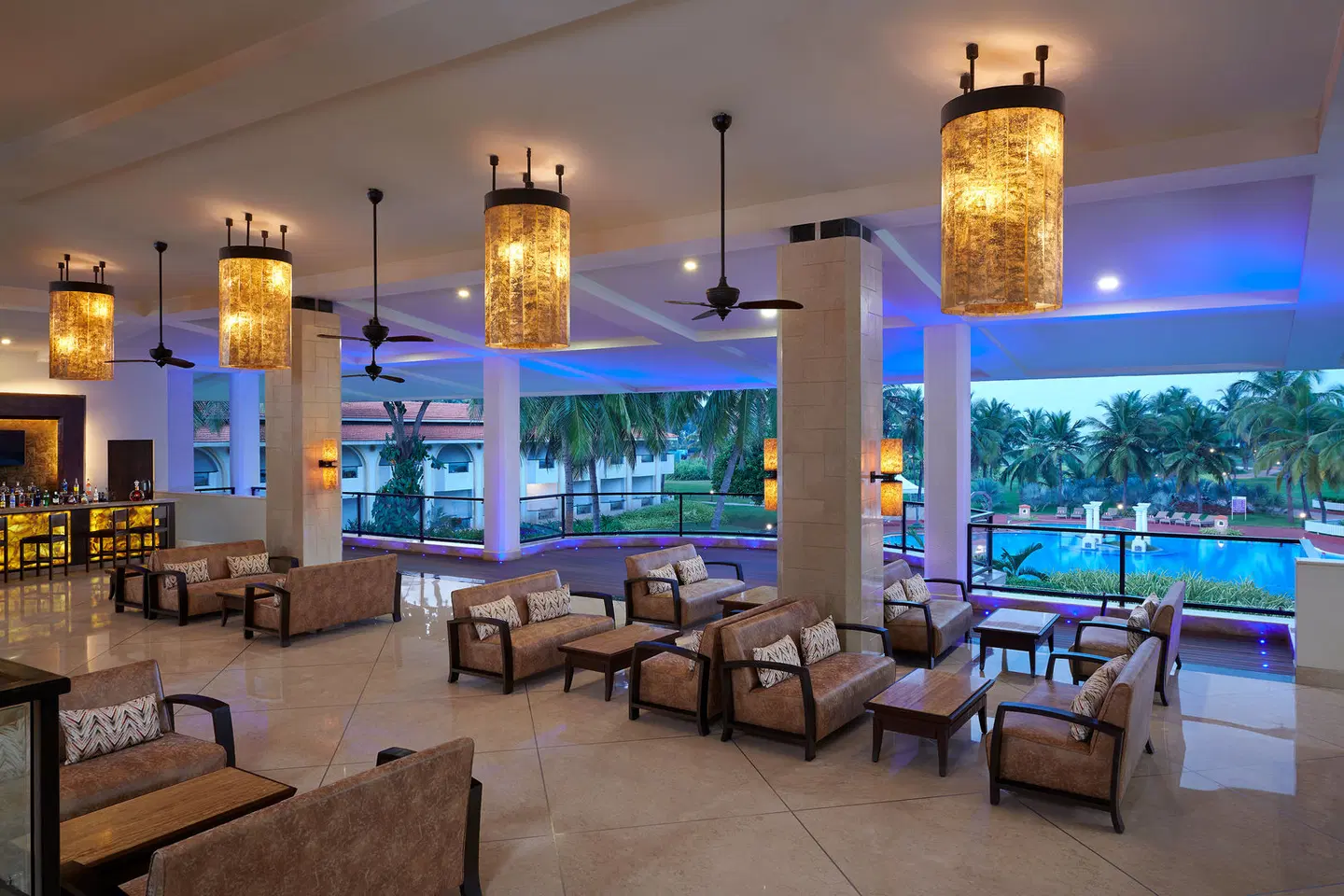Holiday Inn Resort Goa by IHG Bar