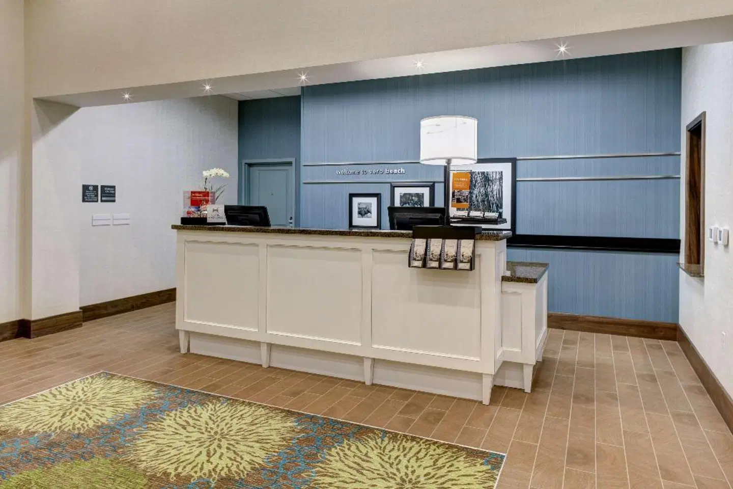 Hampton Inn & Suites Vero Beach Downtown LOUNGE_LOBBY