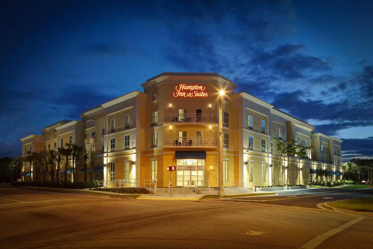 Hampton Inn & Suites Vero Beach Downtown EXTERIOR