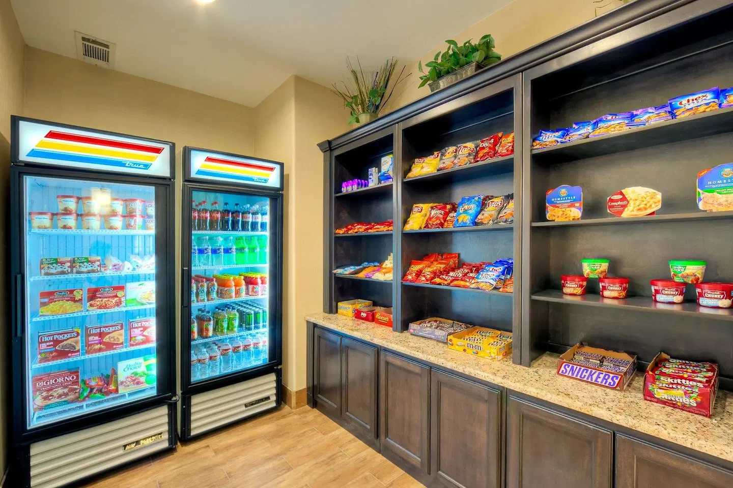 Holiday Inn Express & Suites Granbury by IHG Bar