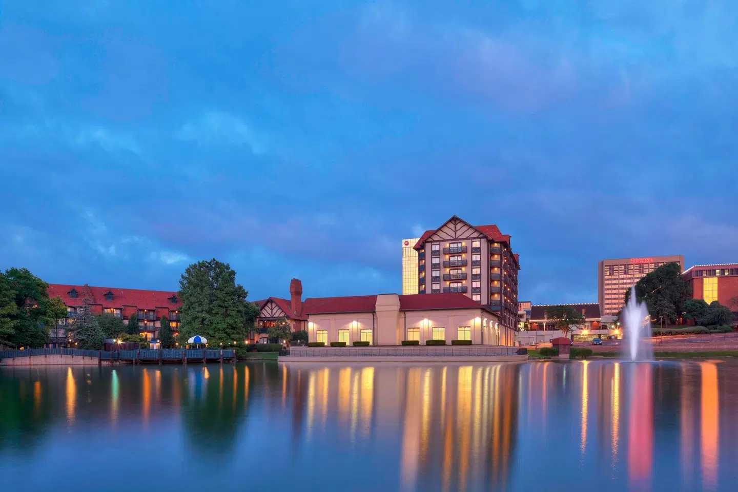 Sheraton Westport Lakeside Chalet EXTERIOR