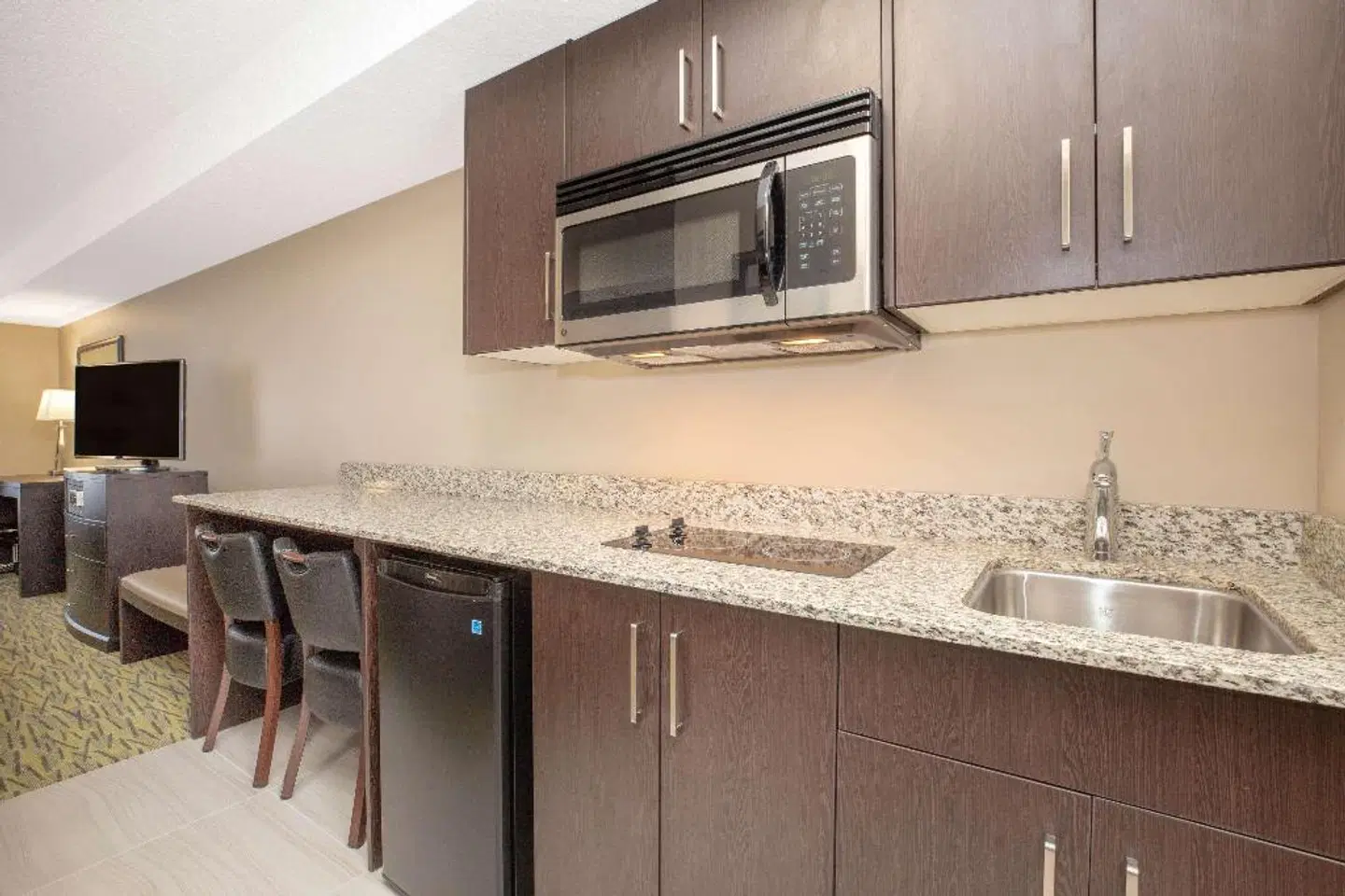Super 8 by Wyndham Canmore ROOM_EXAMPLE