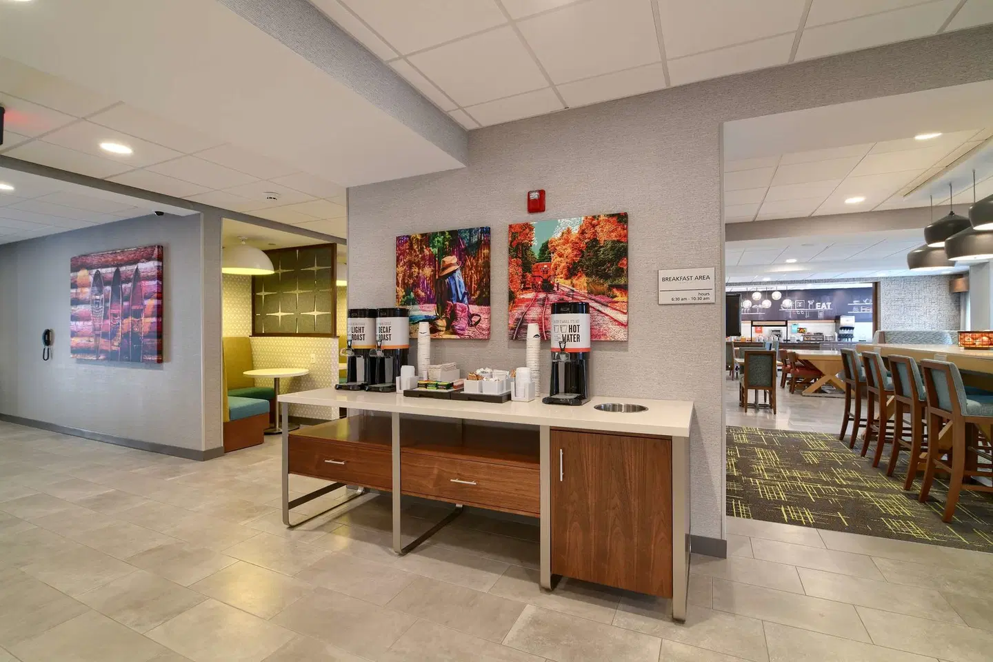 Hampton Inn Lincoln White Mountains Bar