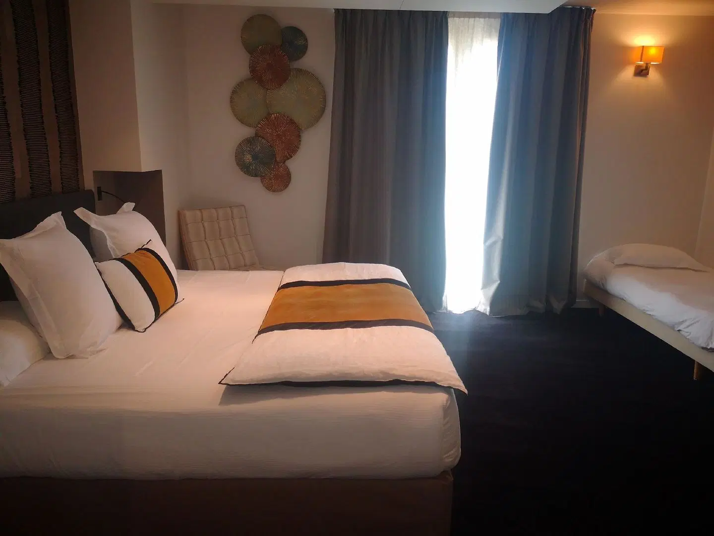 LE KONINE - MONTCEAU LES MINES ROOM_EXAMPLE