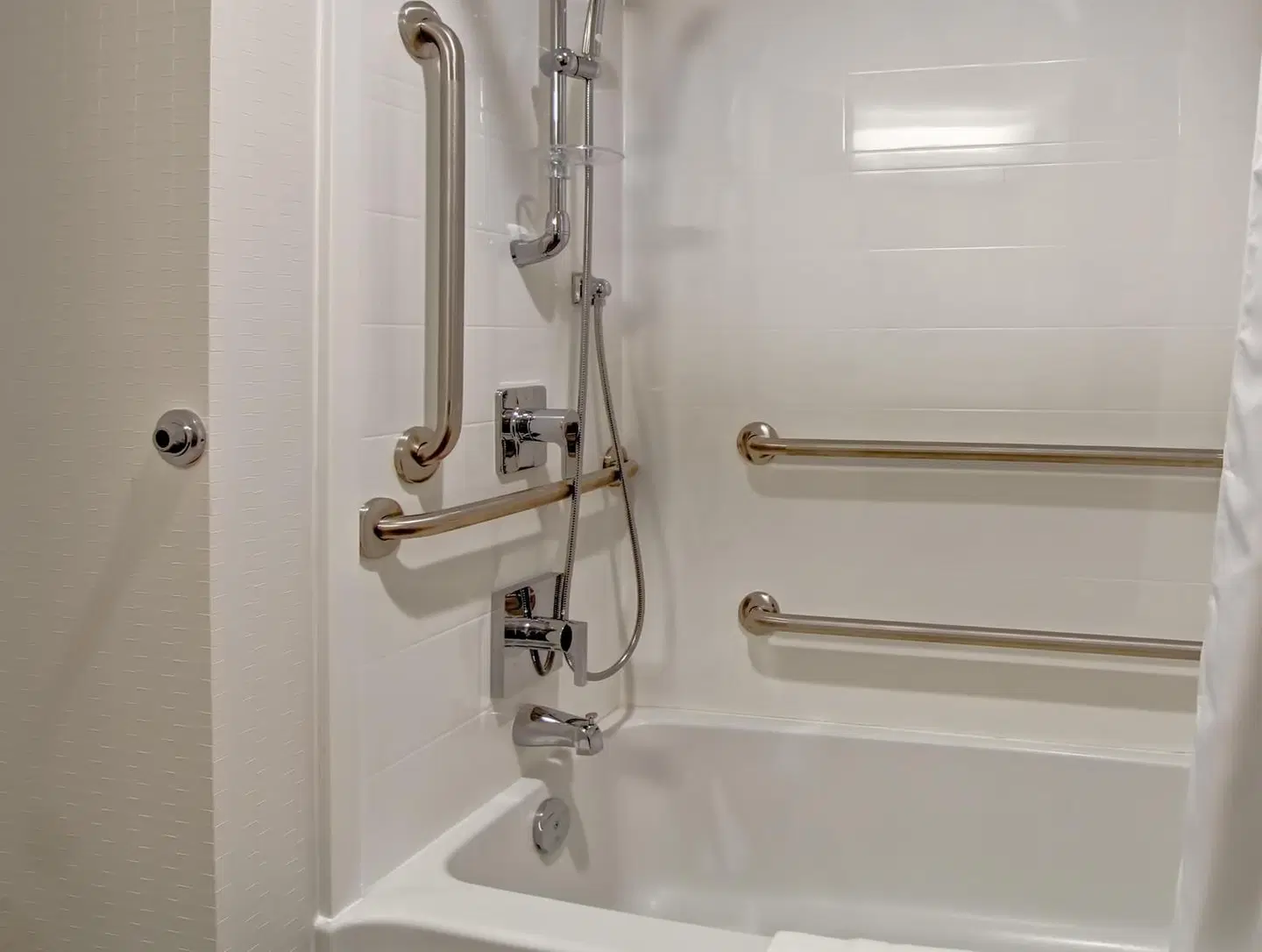 Hampton Inn & Suites by Hilton Saskatoon Airport Badezimmer