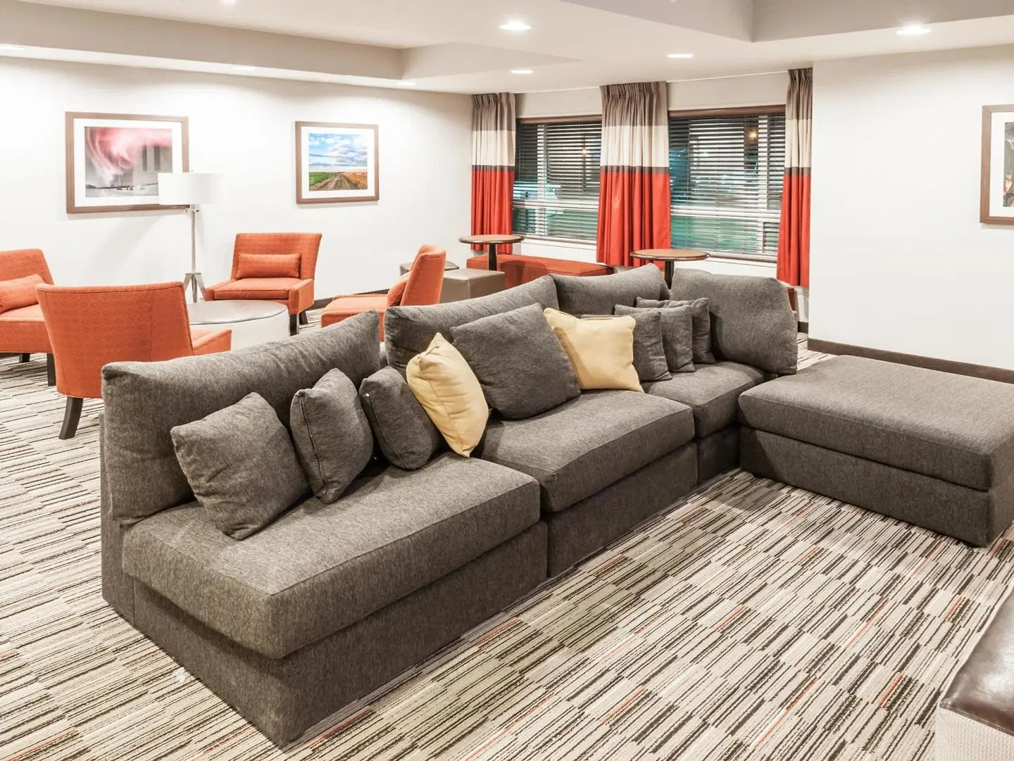 Microtel Inn & Suites by Wyndham Fort St John LOUNGE_LOBBY