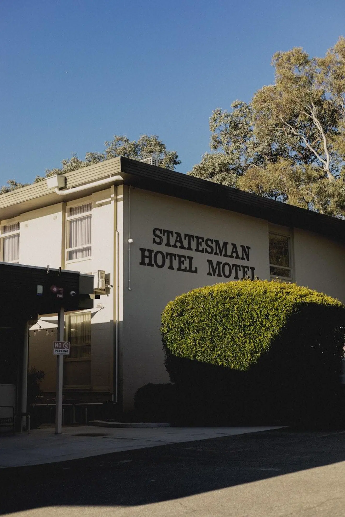 Statesman Hotel EXTERIOR