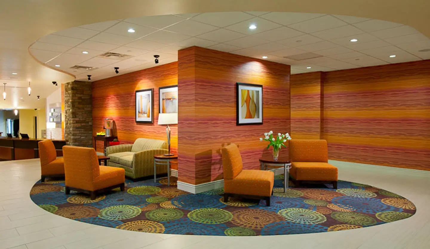 Holiday Inn Express & Suites Pittsburgh West - Green Tree by IHG LOUNGE_LOBBY