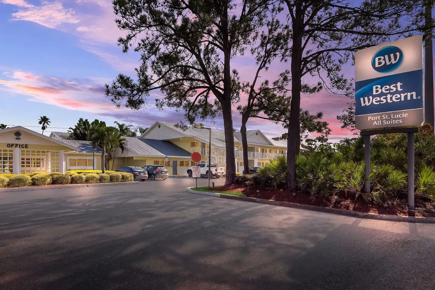 Best Western Port St. Lucie EXTERIOR