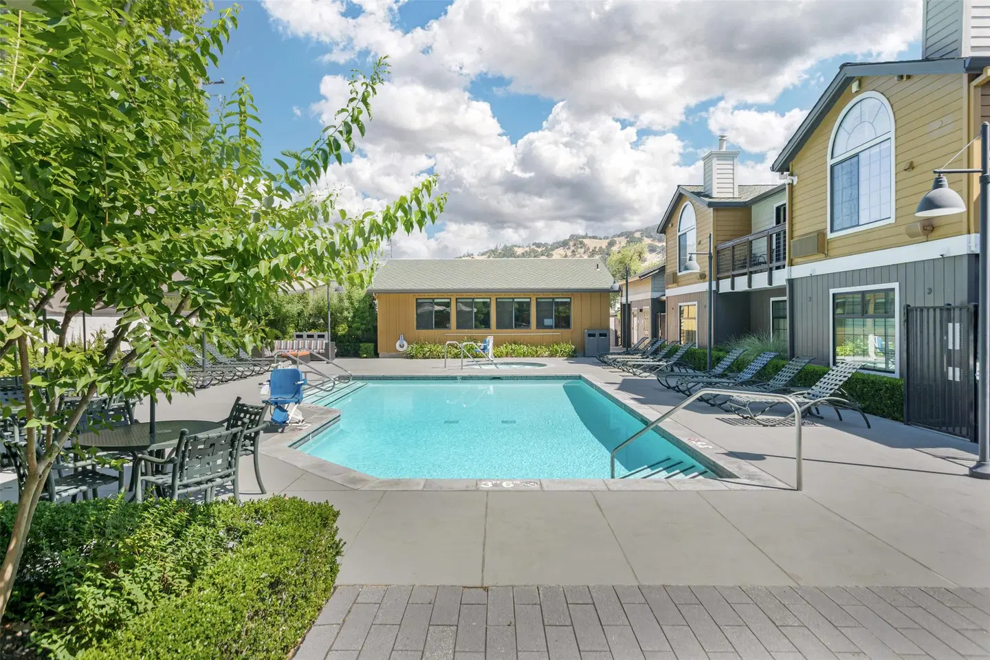 Best Western PLUS Stevenson Manor OUTDOOR_POOL