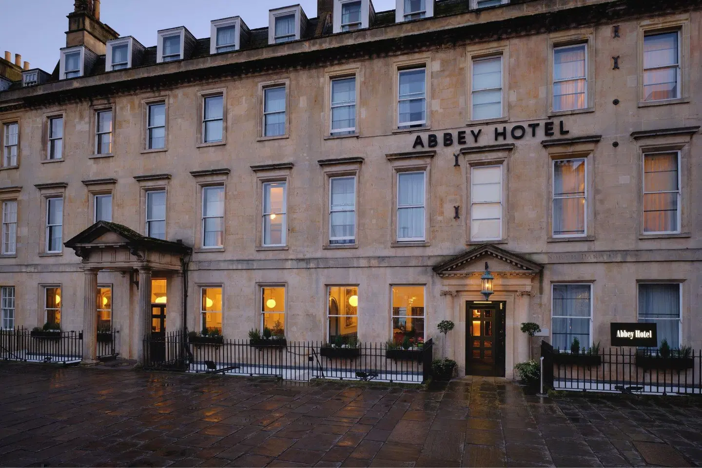 Abbey Hotel EXTERIOR