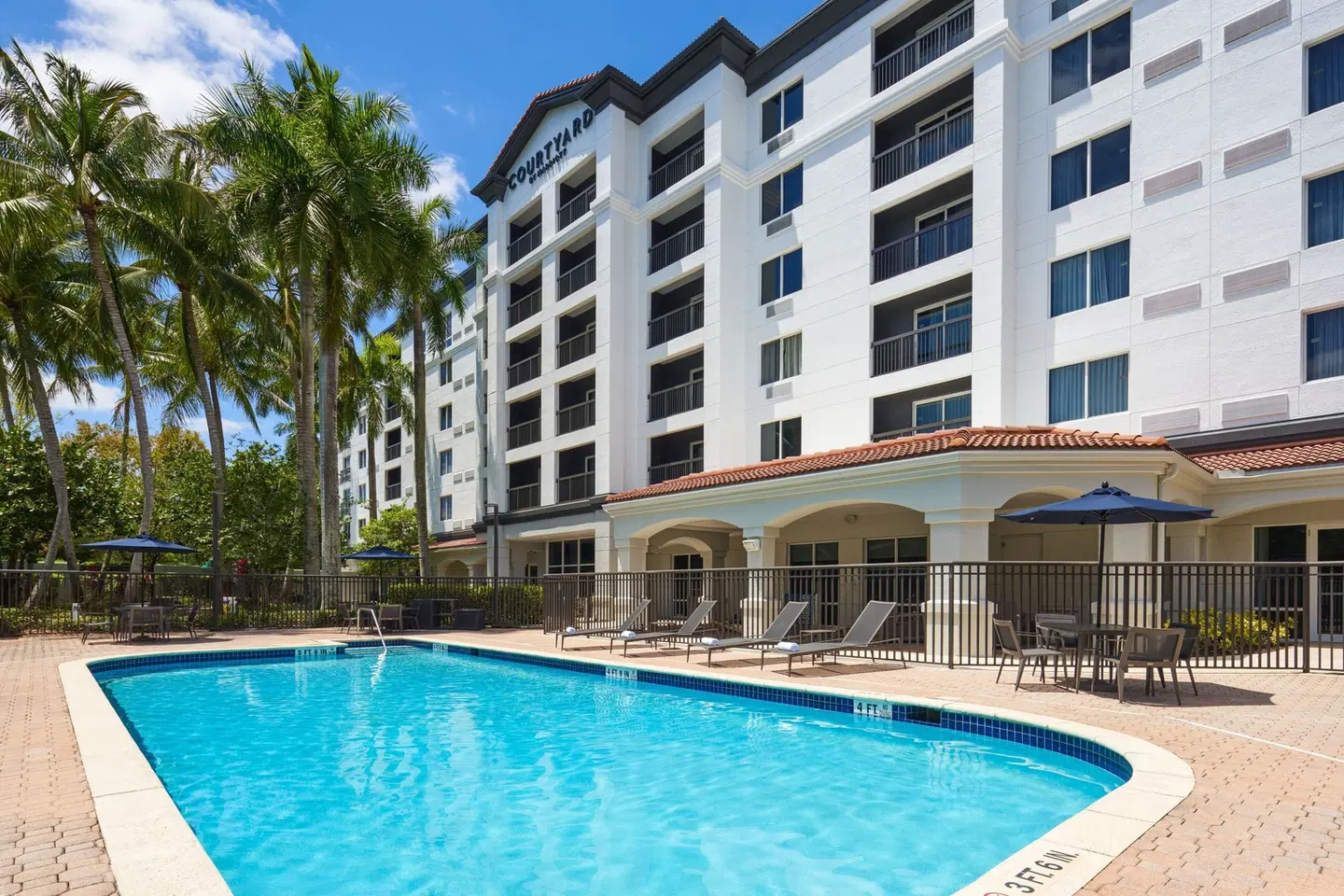Courtyard by Marriott Fort Lauderdale Weston EXTERIOR