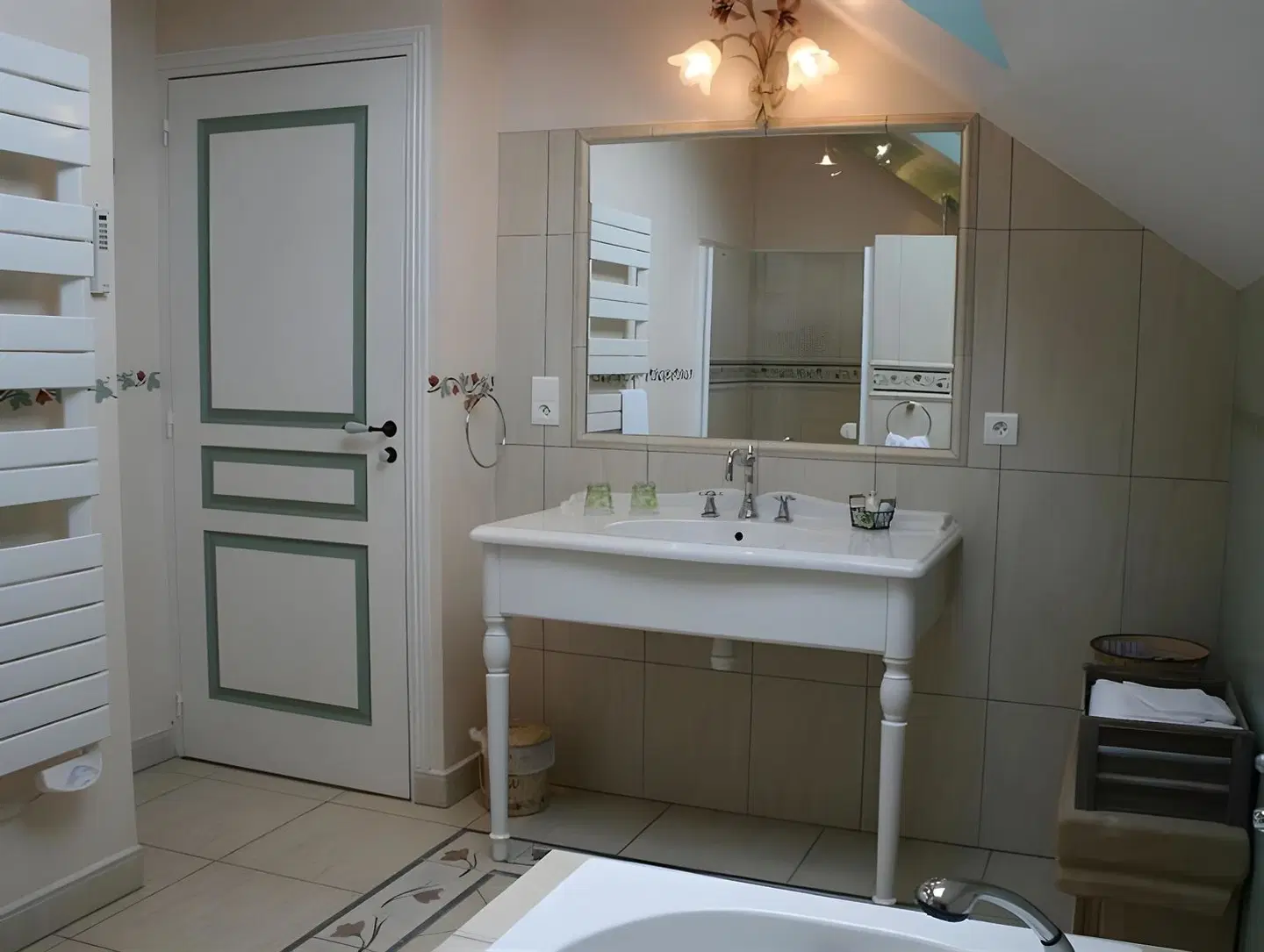 La Closerie des Sacres Badezimmer