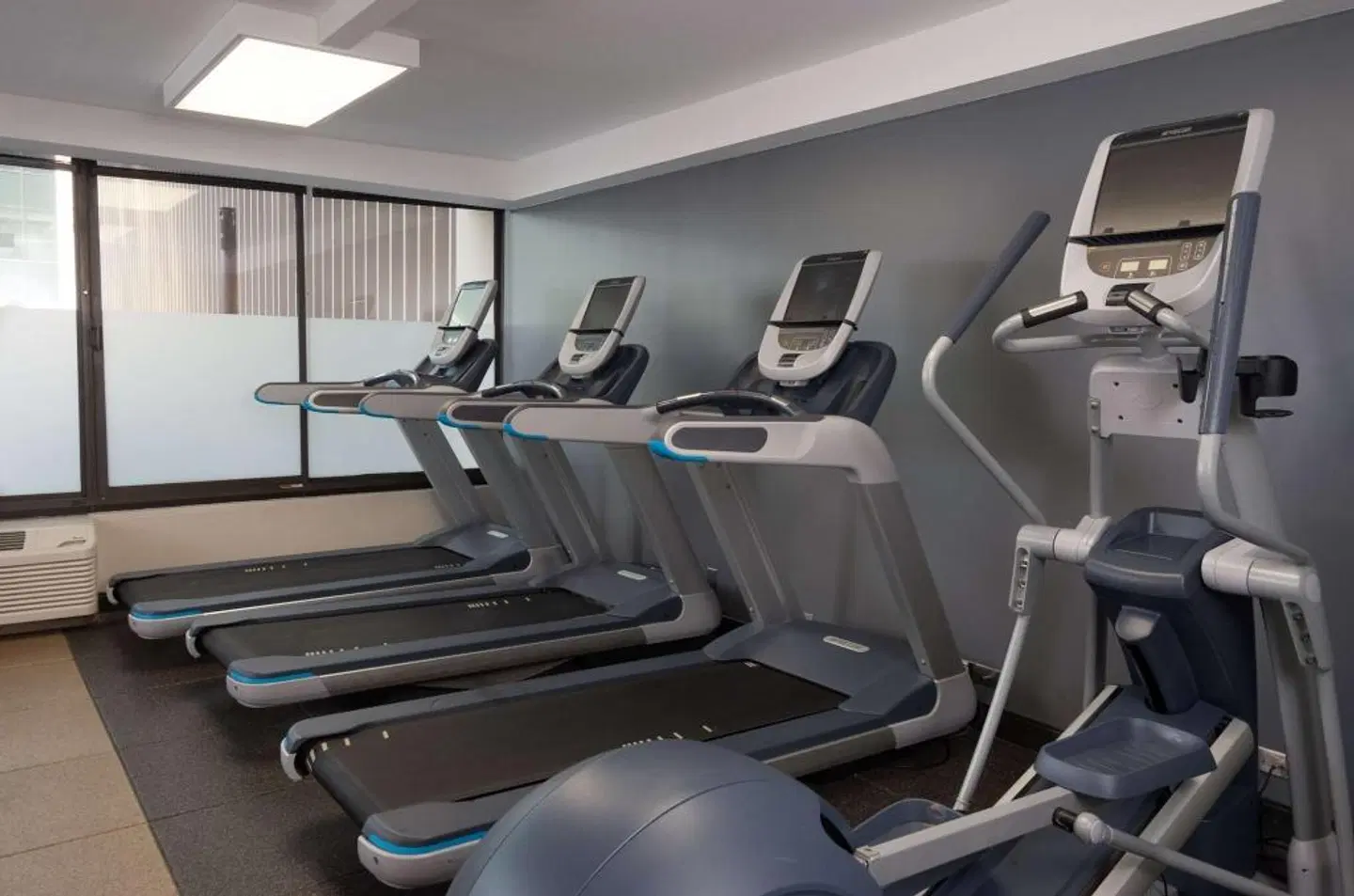 DoubleTree by Hilton Cleveland/Downtown Lakeside SPORTS_AND_LEISURE