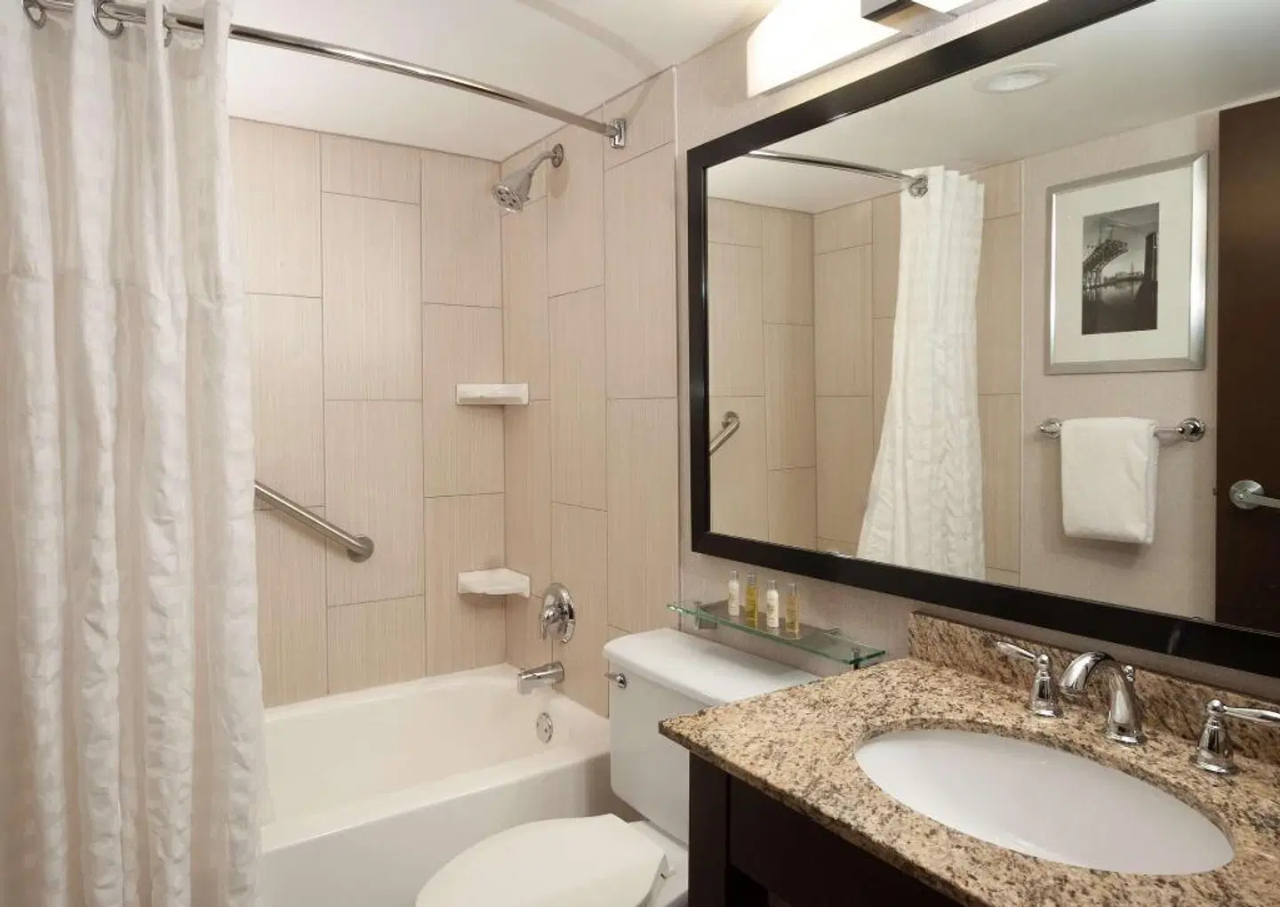 DoubleTree by Hilton Cleveland/Downtown Lakeside Badezimmer