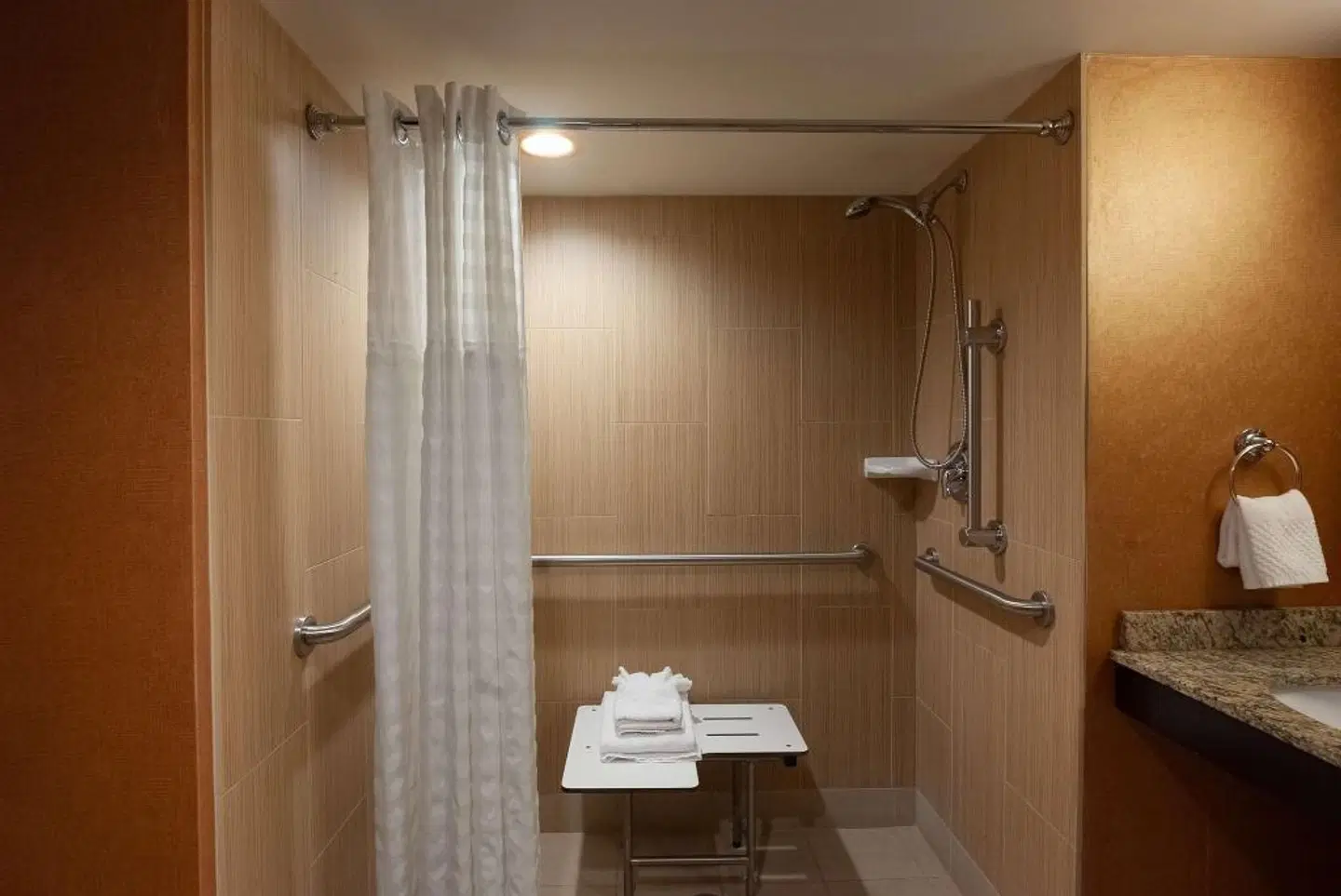 DoubleTree by Hilton Cleveland/Downtown Lakeside Badezimmer