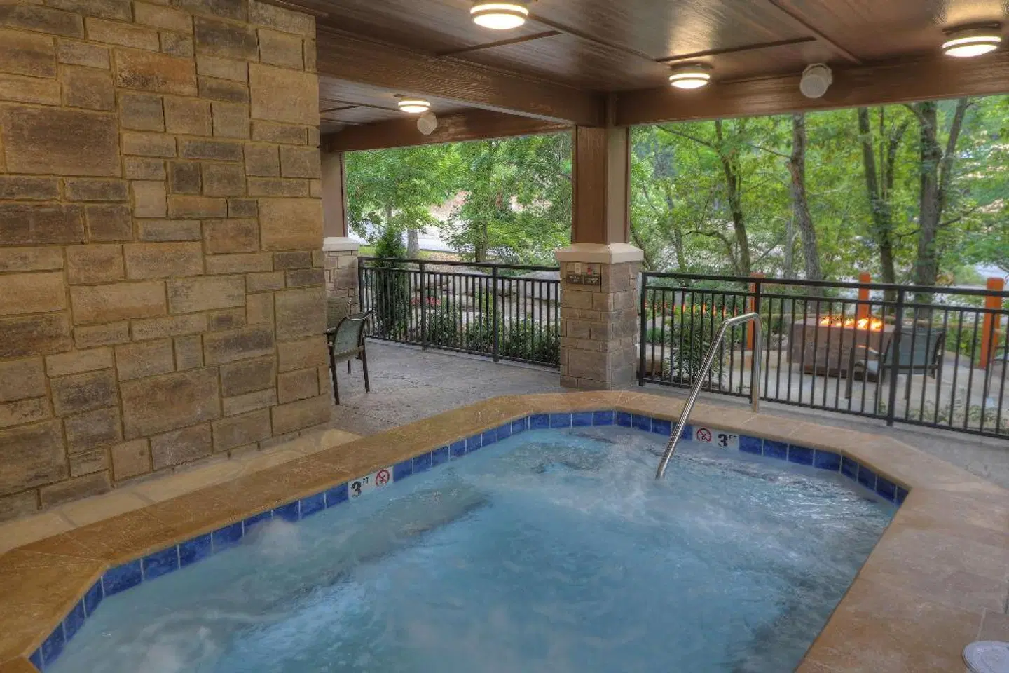 Hampton Inn Gatlinburg Historic Nature Trail Hallenbad