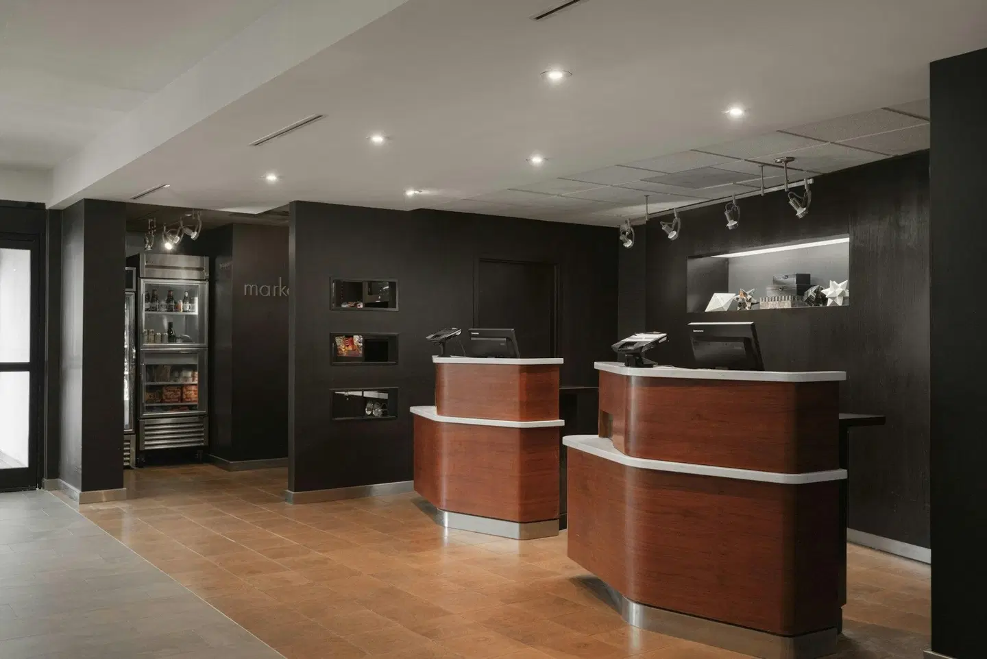 Courtyard by Marriott Louisville East Bar