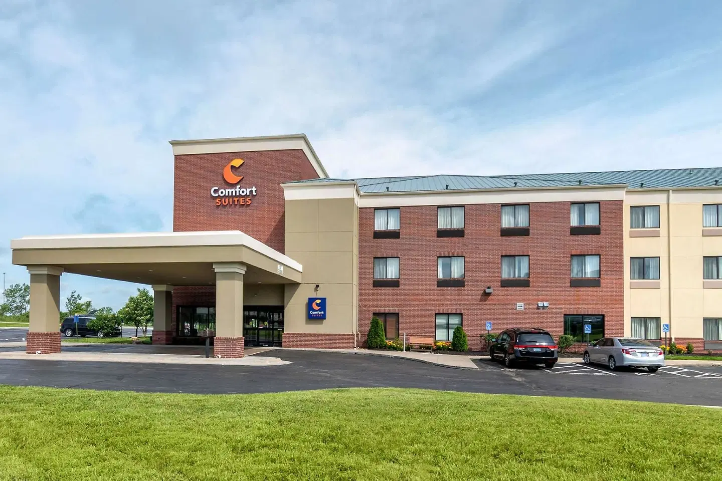 Comfort Suites Speedway - Kansas City EXTERIOR