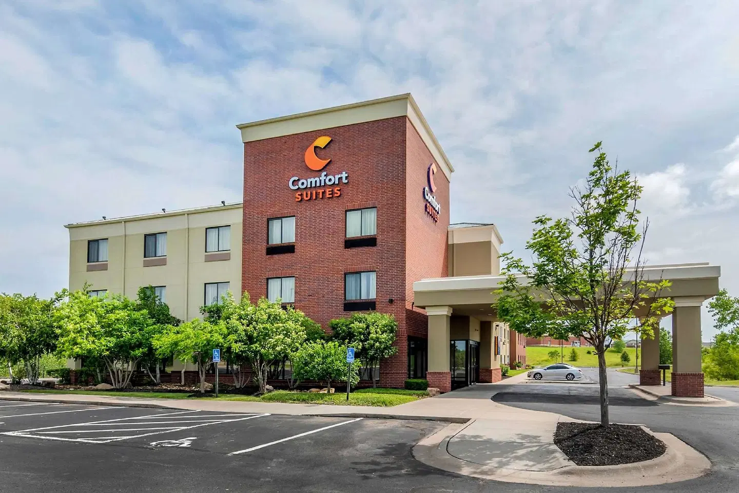 Comfort Suites Speedway - Kansas City EXTERIOR
