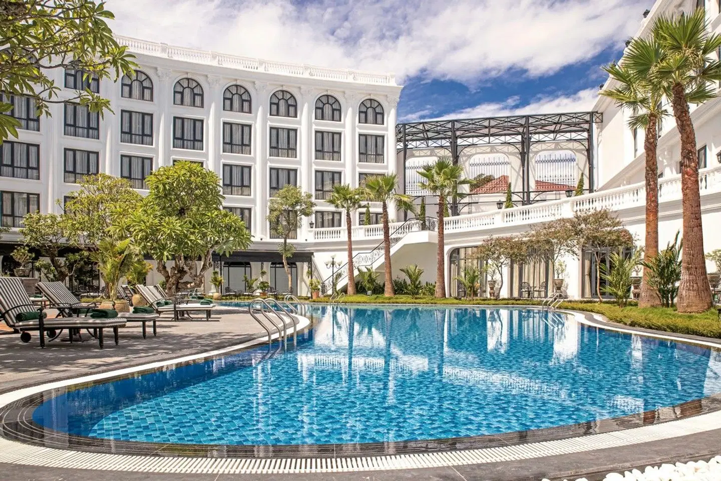 Silk Path Grand Hue Hotel OUTDOOR_POOL