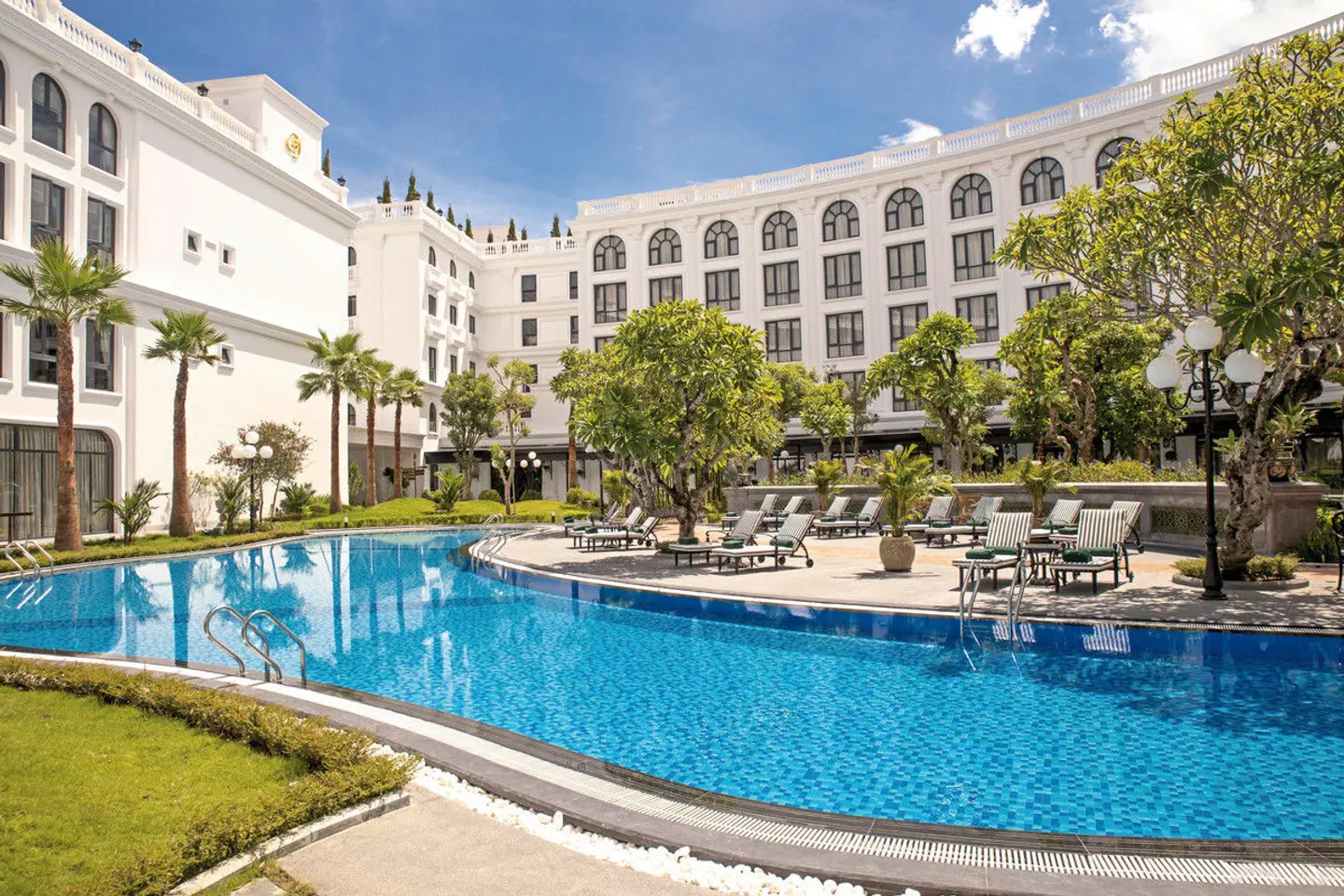Silk Path Grand Hue Hotel OUTDOOR_POOL
