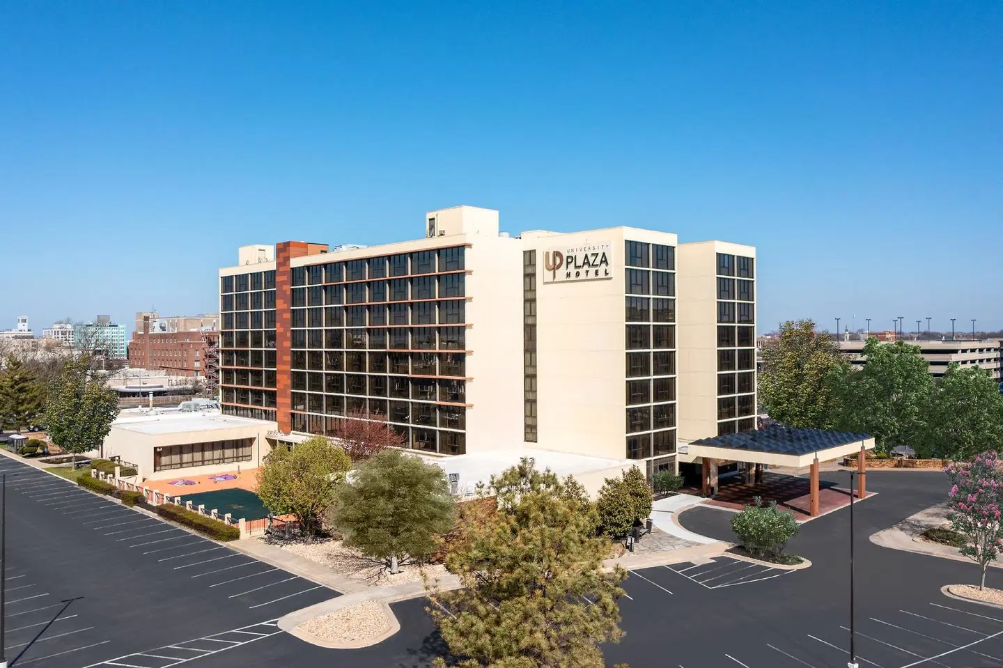 University Plaza Hotel EXTERIOR