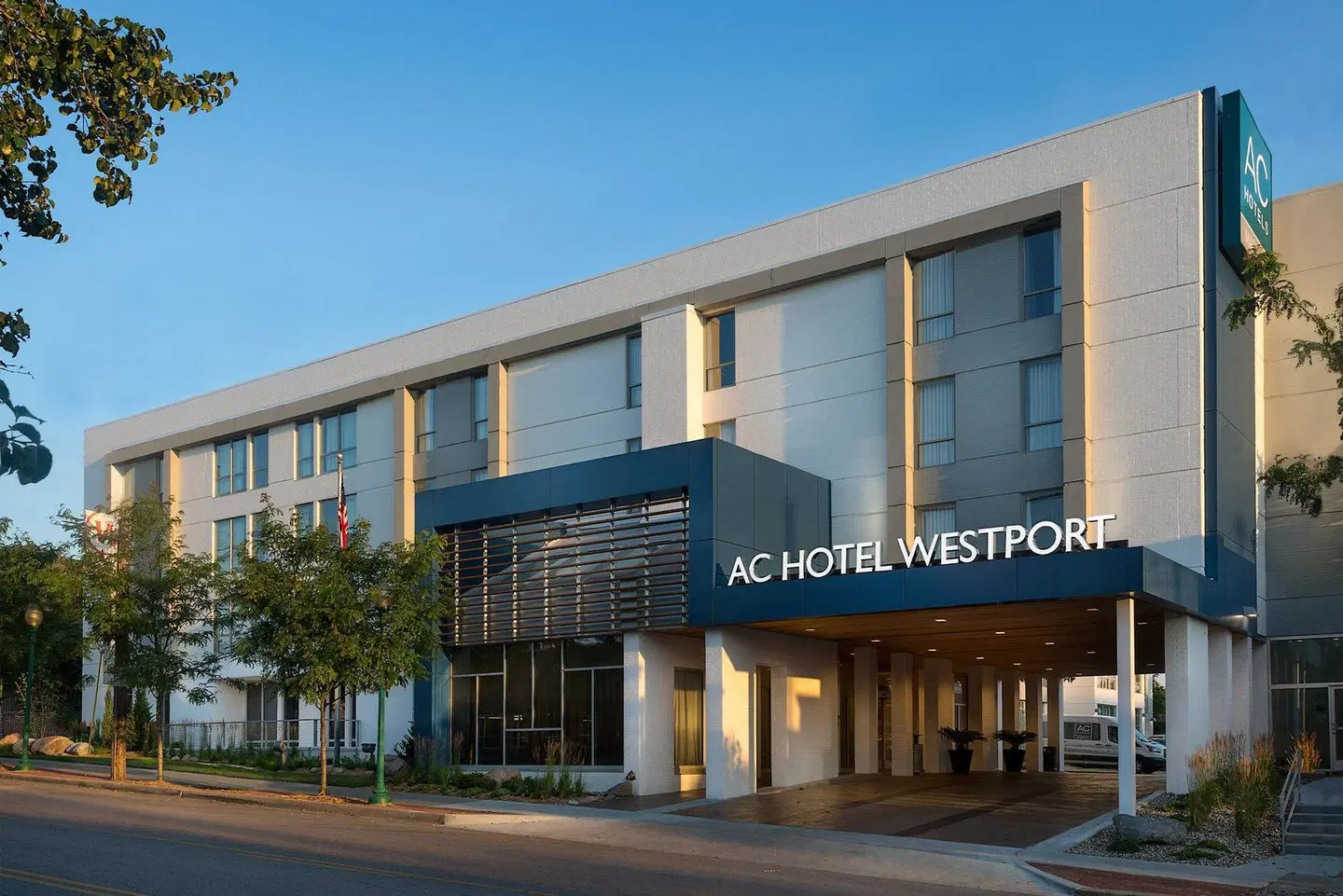 AC Hotel by Marriott Kansas City Westport EXTERIOR