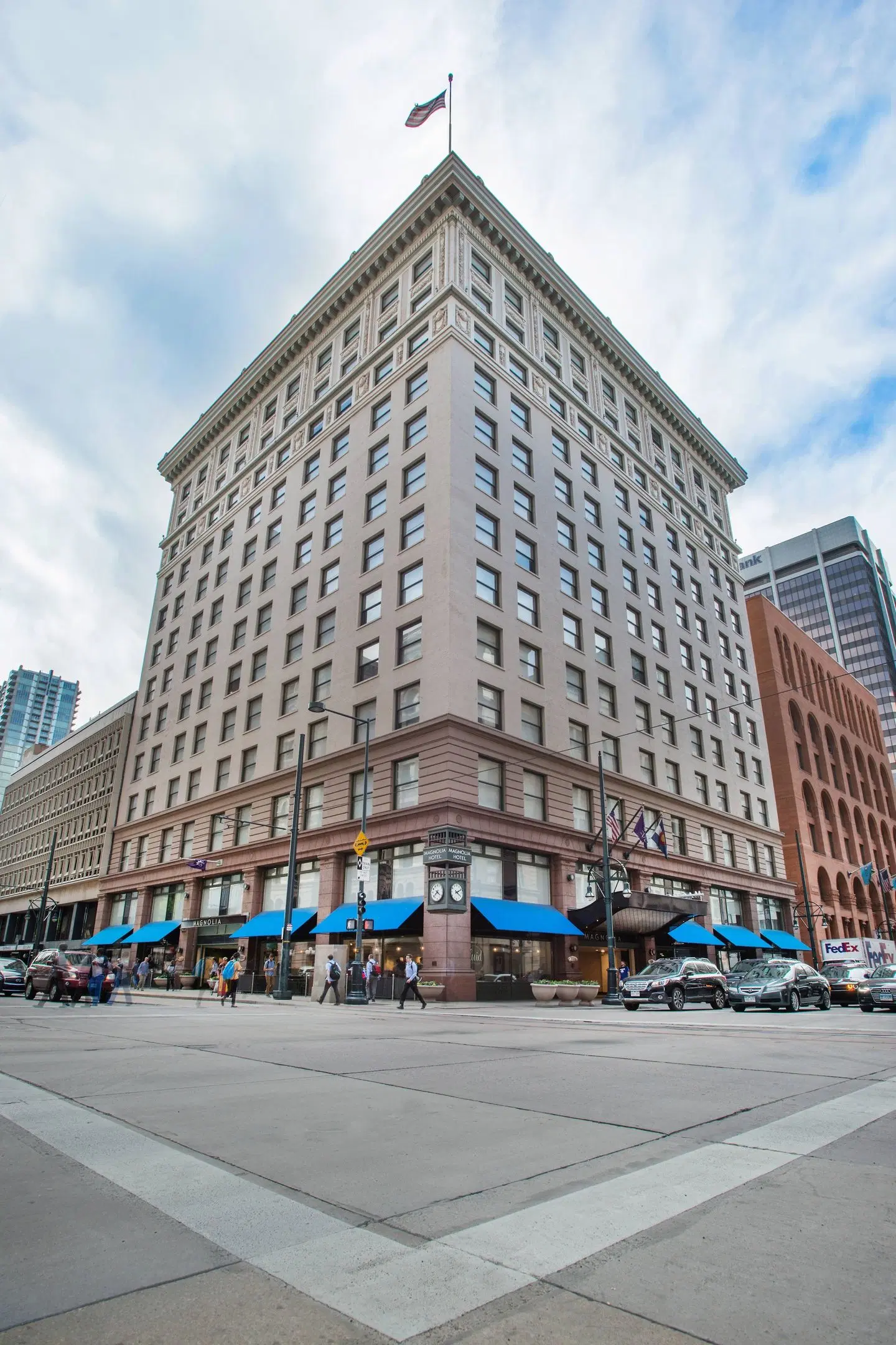 Magnolia Hotel Denver EXTERIOR