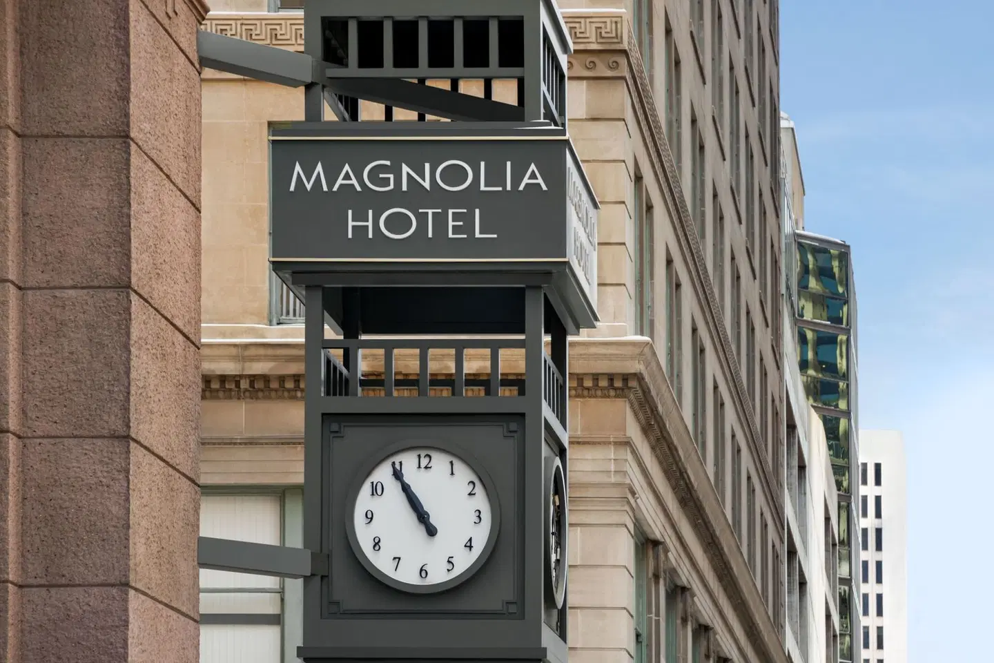 Magnolia Hotel Denver EXTERIOR