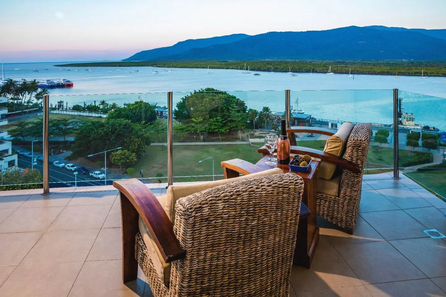 Jack & Newell Luxury Apartments Terrasse
