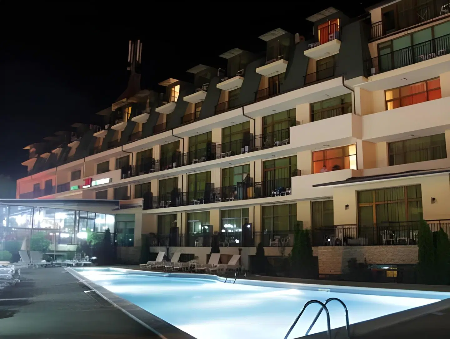 Julia EXTERIOR