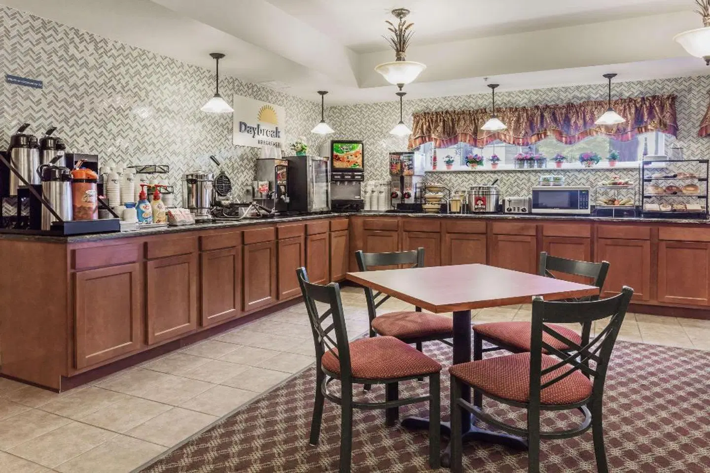 Days Inn by Wyndham Manitou Springs Bar