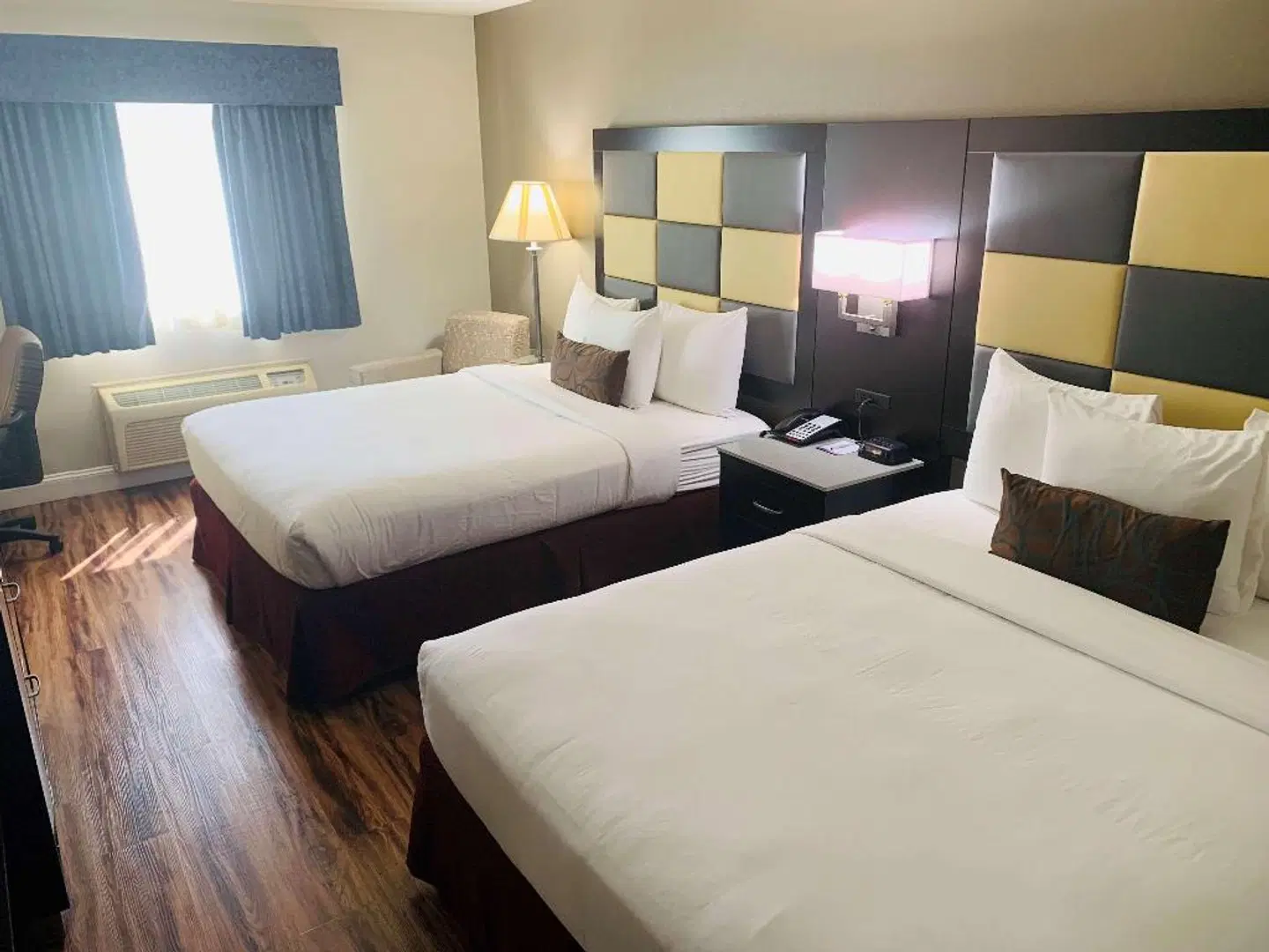 Baymont Inn and Suites Redding ROOM_EXAMPLE
