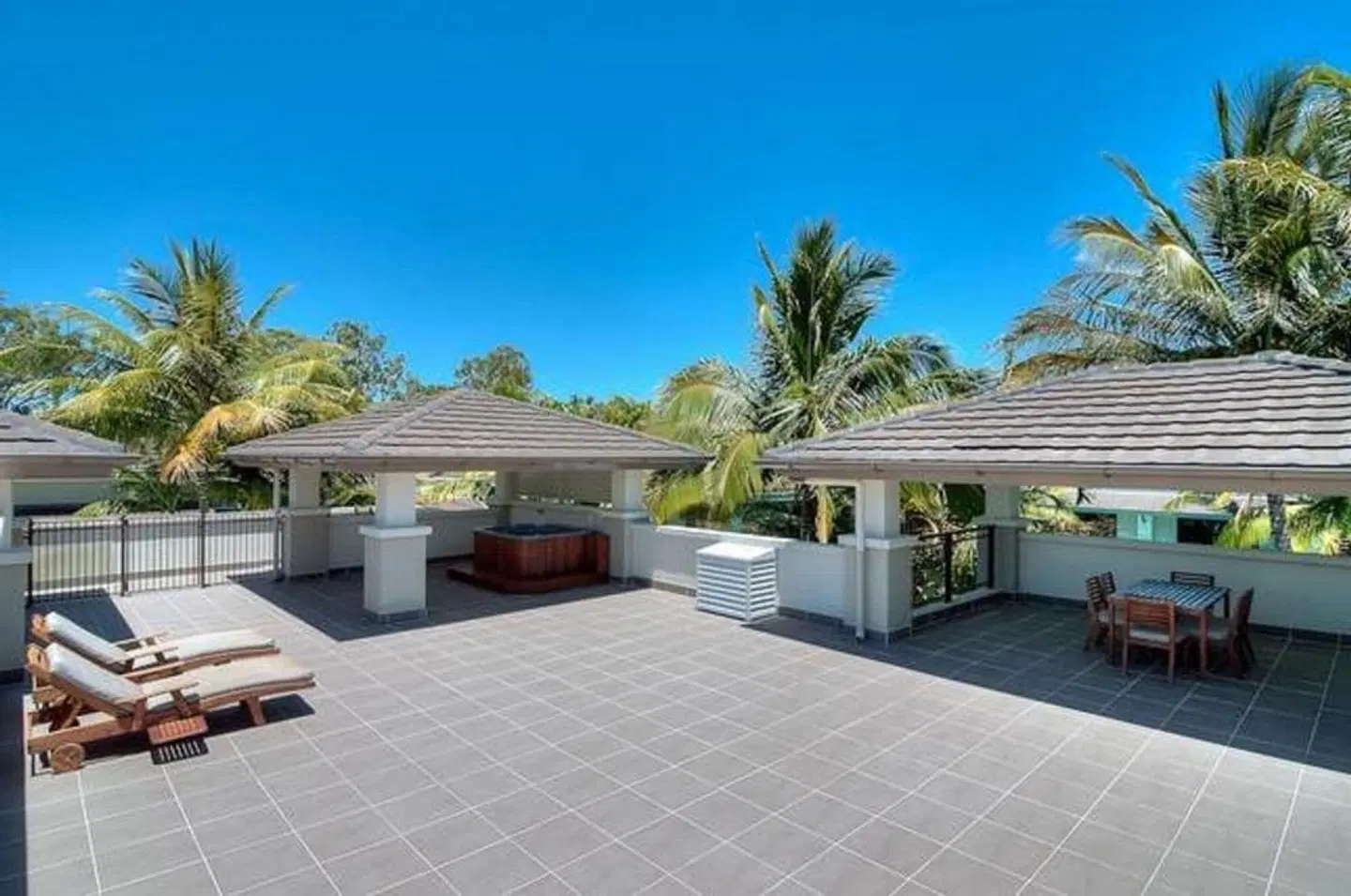 5 Star Port Douglas Private Apartments At The Sea Temple Resort & Spa Terrasse