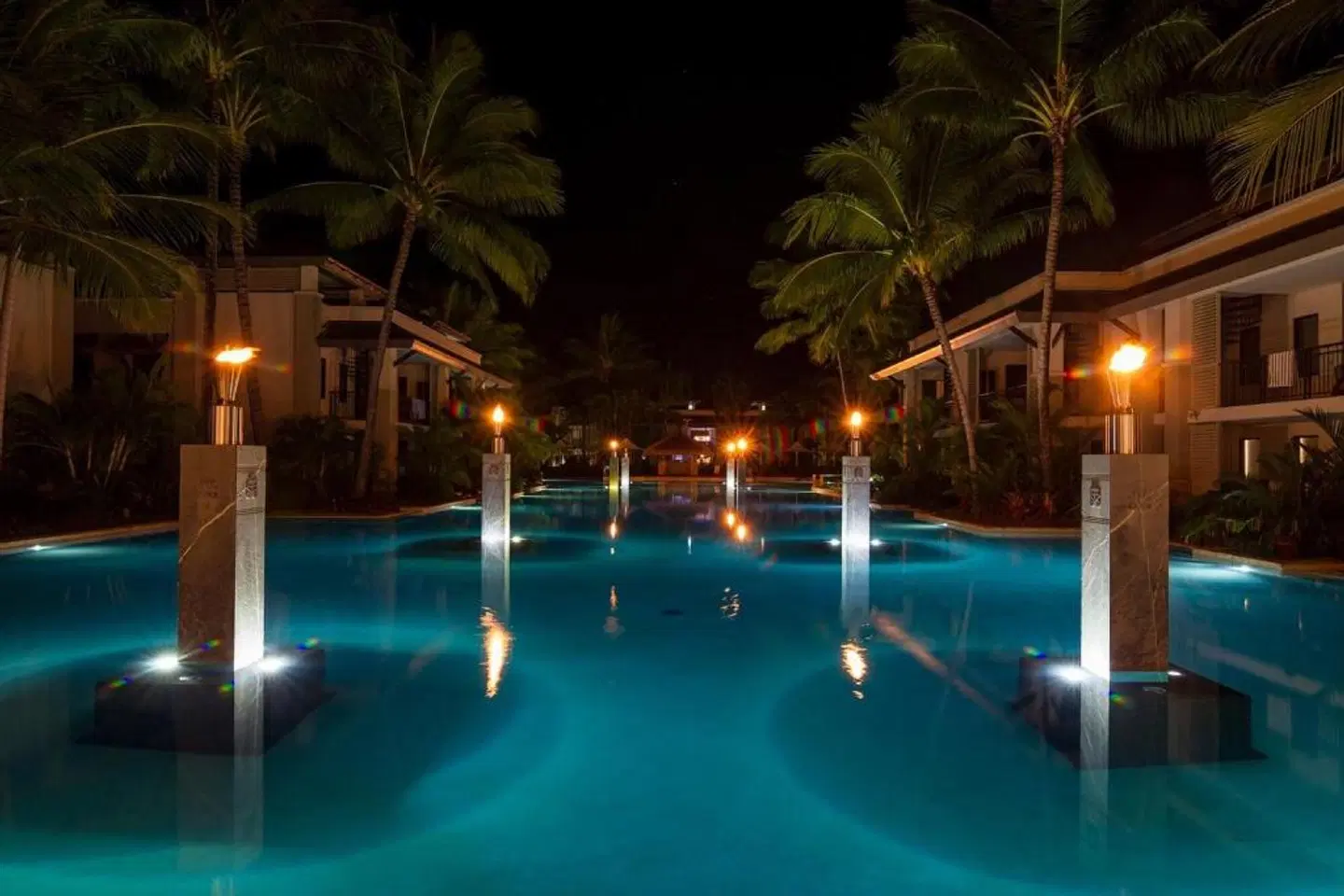 5 Star Port Douglas Private Apartments At The Sea Temple Resort & Spa Hallenbad