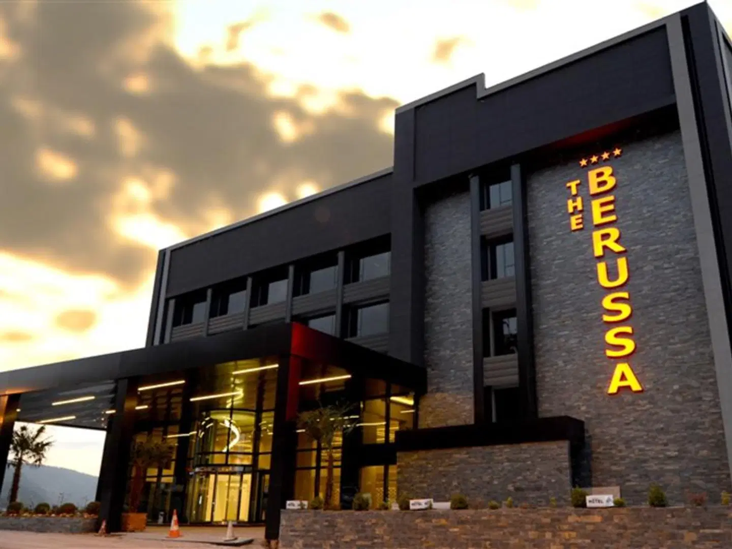 The Berussa Hotel EXTERIOR