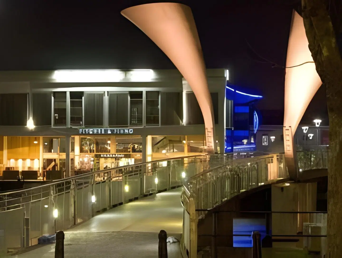 PREMIER SUITES Bristol Redcliffe Hallenbad