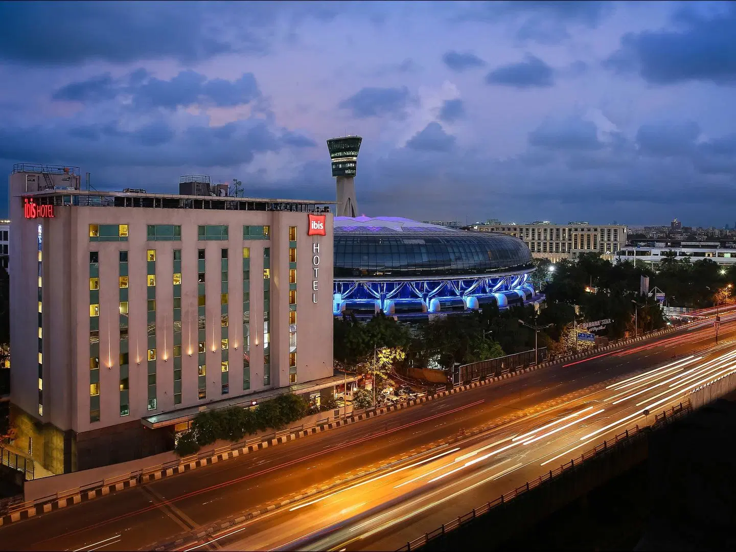 ibis Mumbai Airport EXTERIOR