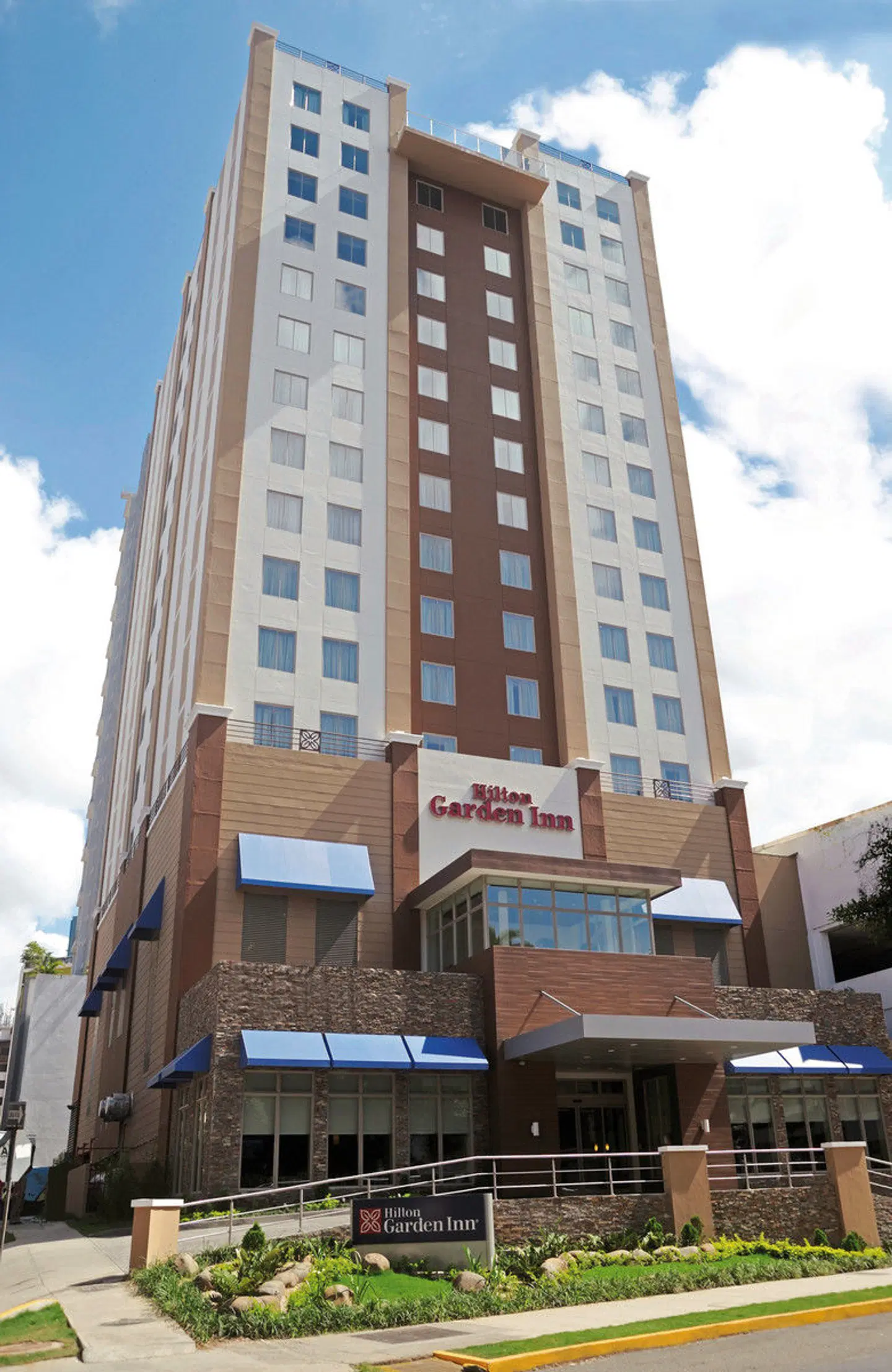 Hilton Garden Inn Panama EXTERIOR