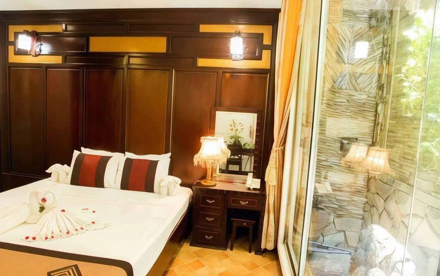 Galliot Central Hotel ROOM_EXAMPLE
