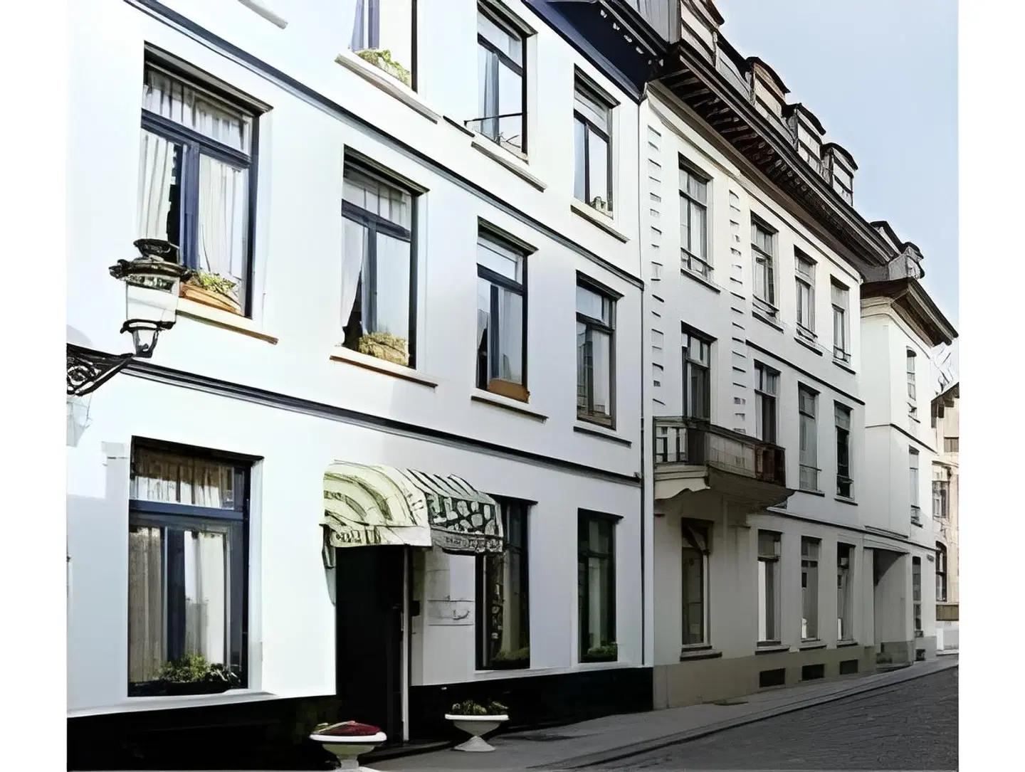 Van Eyck EXTERIOR