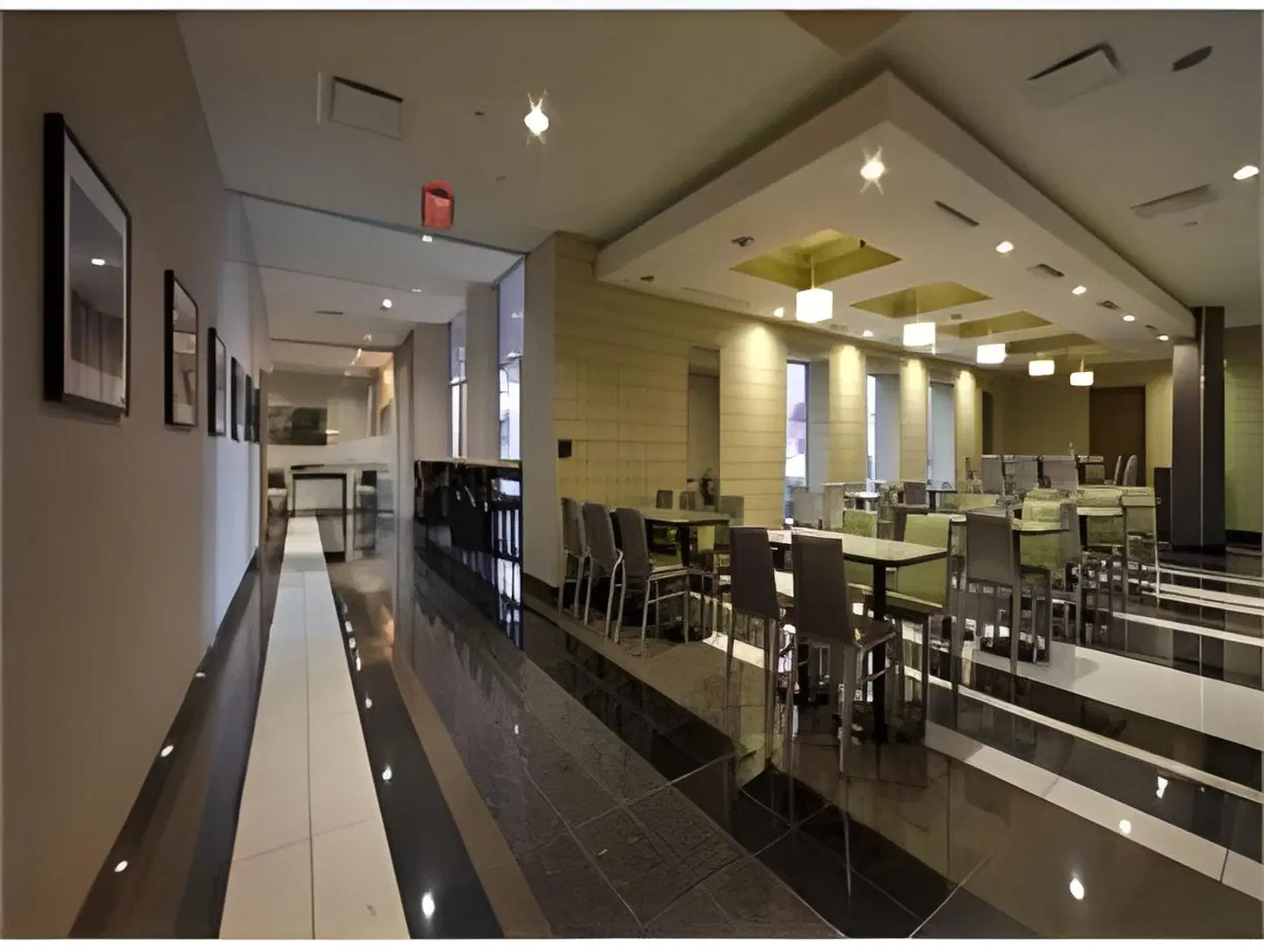 Delta Hotels by Marriott Beausejour Bar