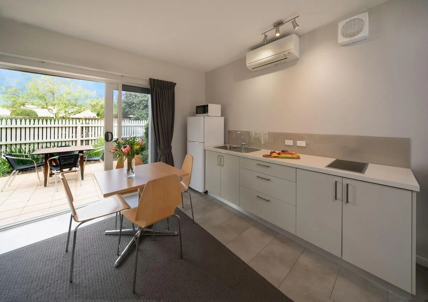 Boathouse Resort Motel ROOM_EXAMPLE