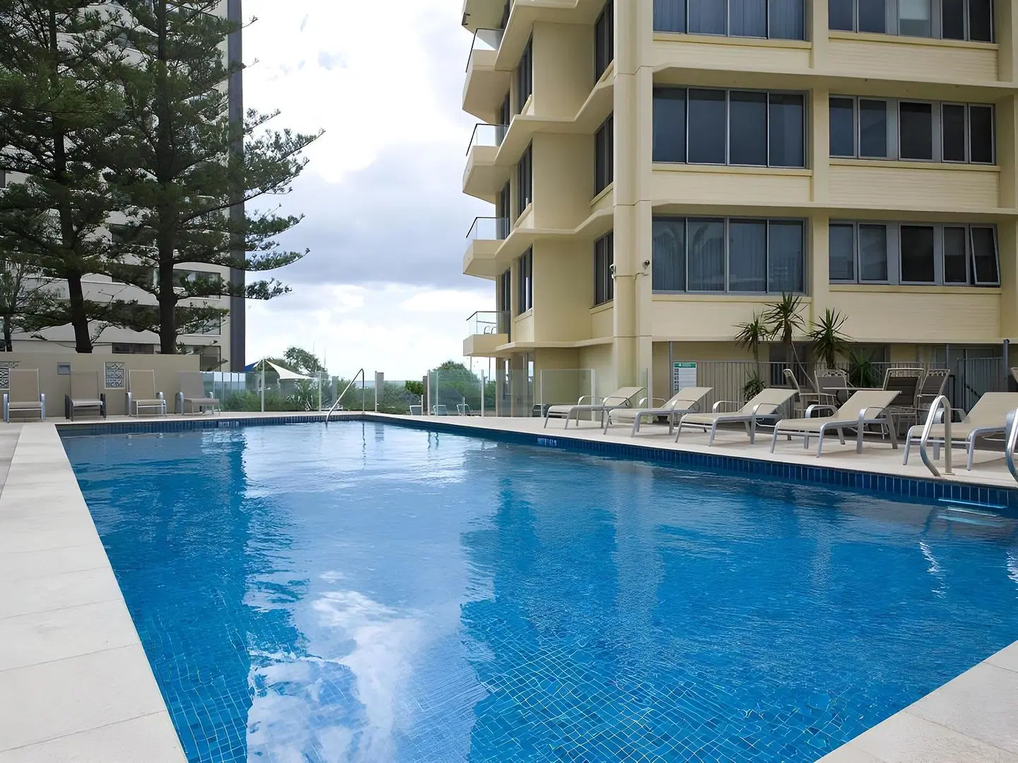 Berkeley on the Beach OUTDOOR_POOL