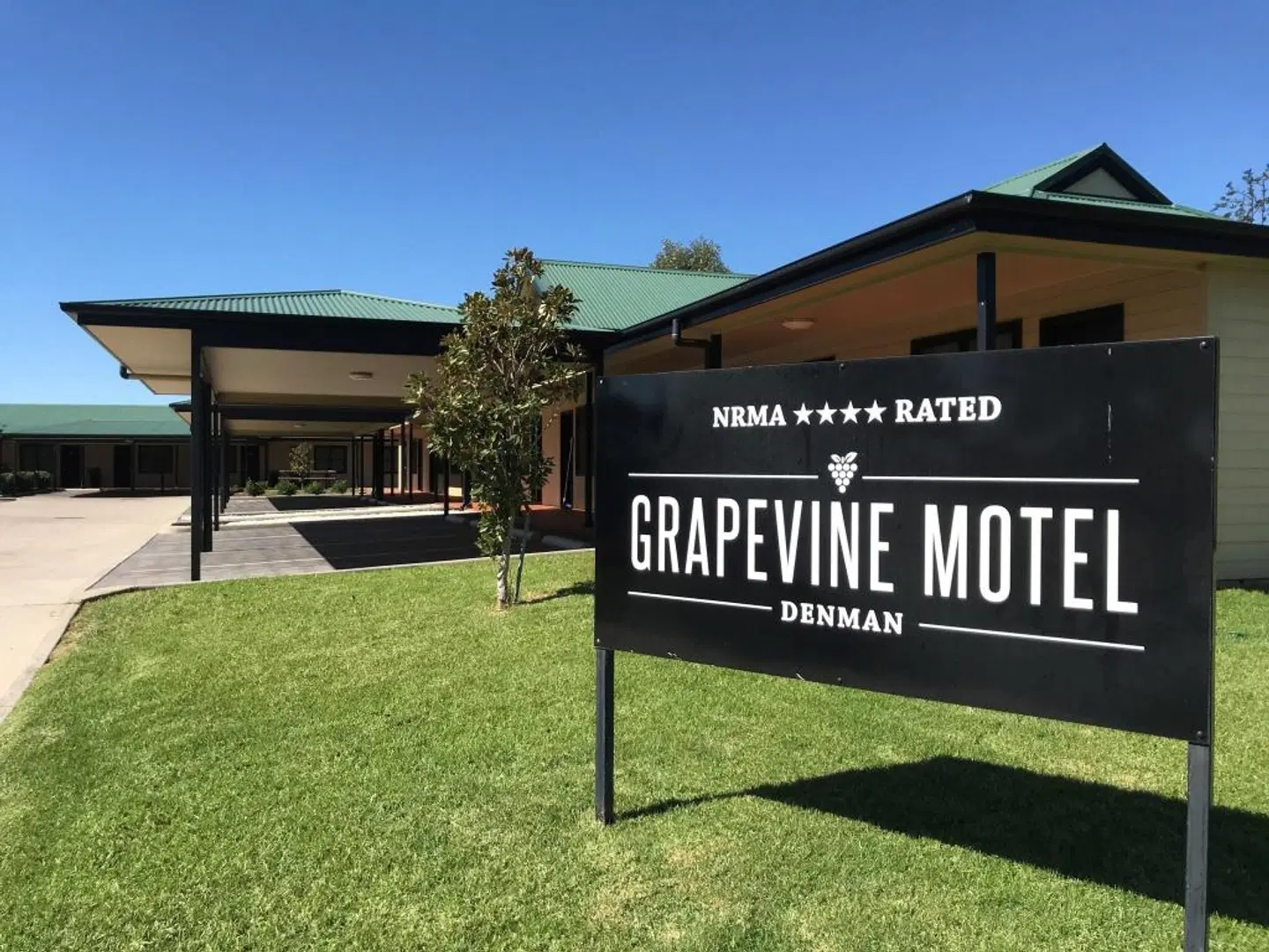 The Grapevine Motel EXTERIOR