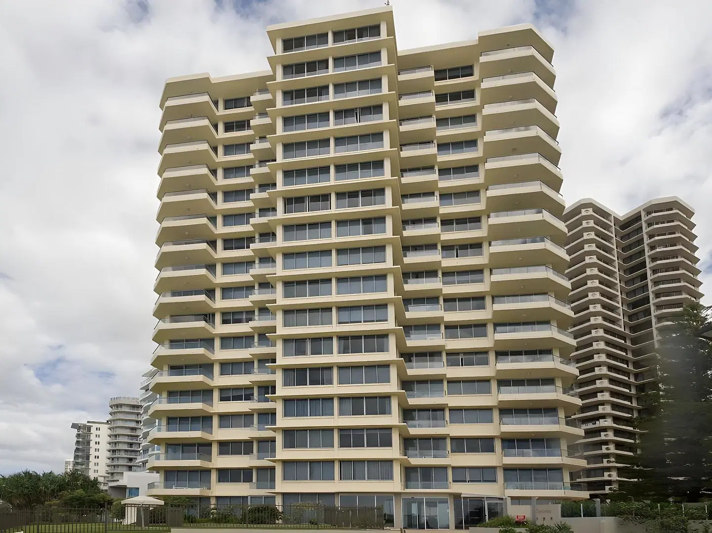 Berkeley on the Beach EXTERIOR