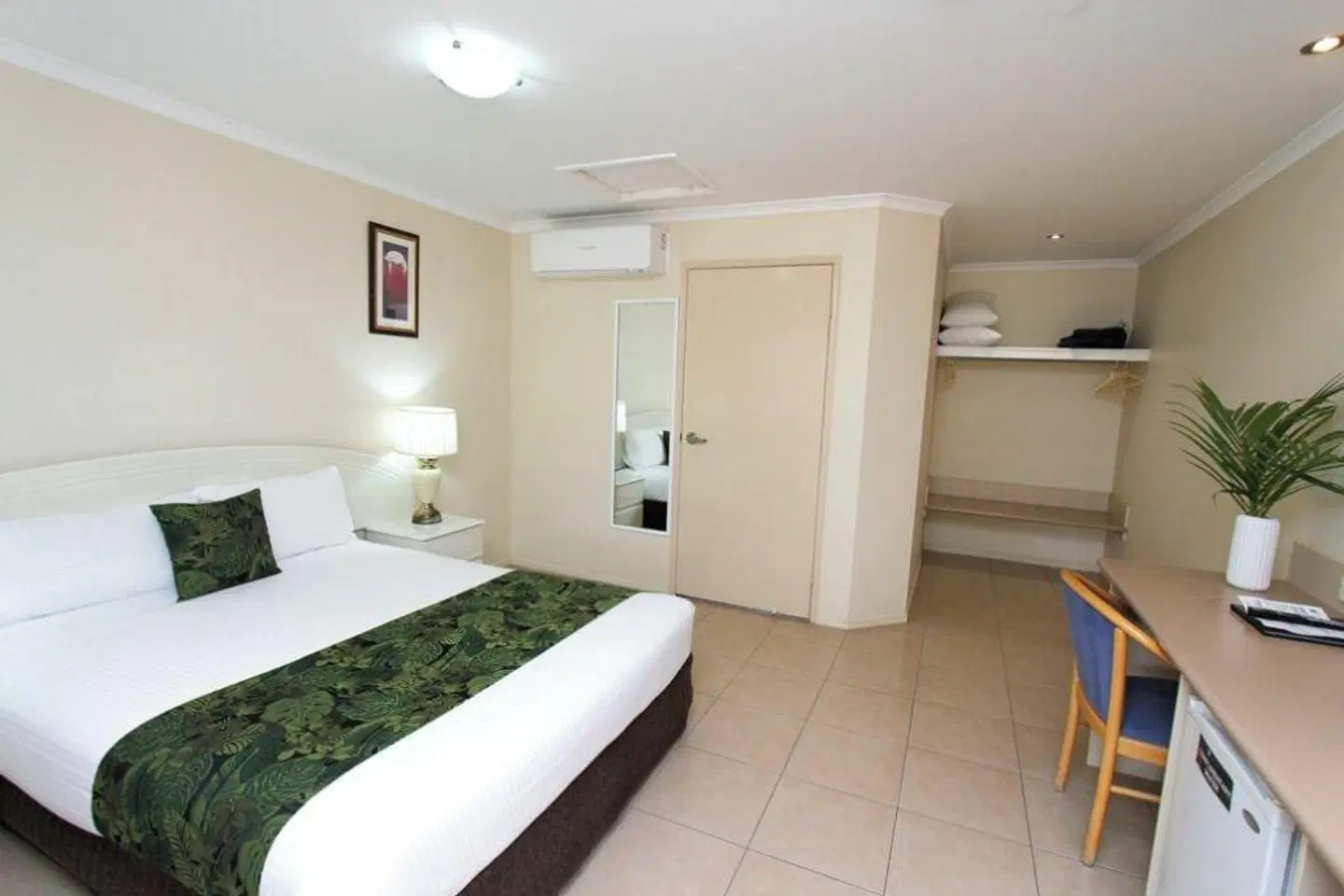 The Palms Motel ROOM_EXAMPLE