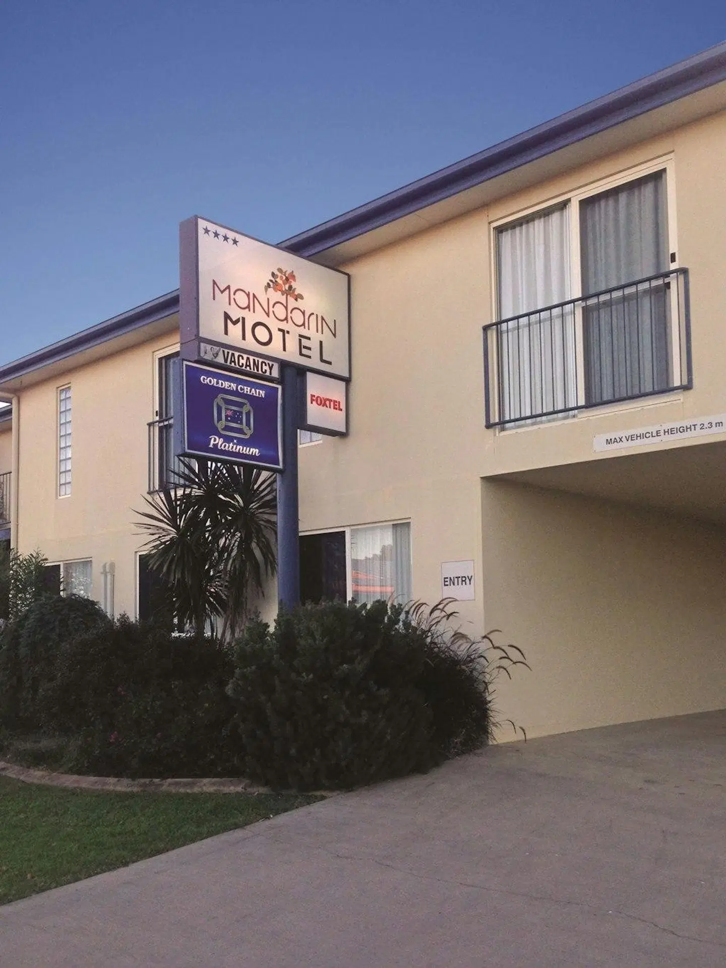 Mandarin Motel EXTERIOR