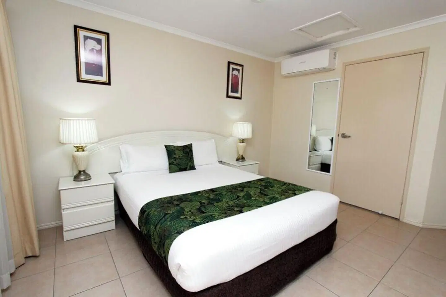 The Palms Motel ROOM_EXAMPLE